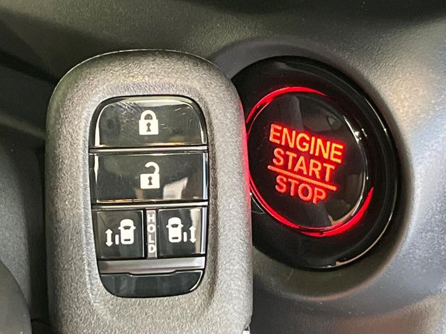 �yHonda�X�}�[�g�L�[�z�J�o����|�P�b�g�ɓ��ꂽ�܂܂ł��h�A�̎{���E�������\�ȃX�}�[�g�L�[�𑕔��B�G���W���̃I���E�I�t�����J�M�����o���K�v����������Ƃ��Ă��֗��ł���