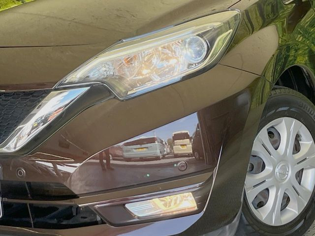 �yLED�w�b�h���C�g�z���V����ԑ��s�����ǍD�Ȏ��E���m�ۂ����S���ĉ^�]�ł��鍂�P�xLED�w�b�h���C�g�𑕔�!�_�����x�������A����d�͂��}�����Ă��܂��B
