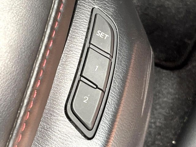 【メモリーシート】ドライバーごとに設定したシート位置を記憶して、ボタン一つで切り替えできる便利な機能!運転する方が複数名いらっしゃるご家庭におすすめです♪