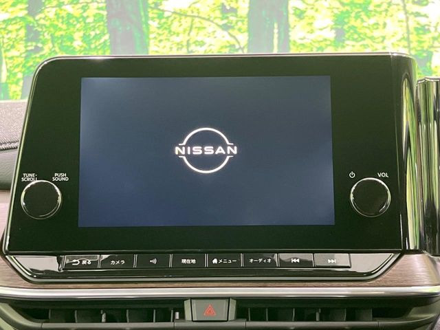 【メーカー純正9型ナビ】インテリアに溶け込むスタイリッシュな「専用設計」メーカーナビを装備♪視認性や操作性など基本性能にも優れ、より上質なカーライフをお楽しみいただけます。