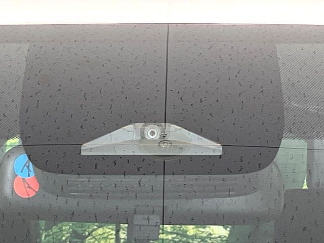 【トヨタセーフティセンス】走行中に前方の車両等を認識し、衝突しそうな時は警報とブレーキで衝突回避と被害軽減をアシスト。より安全にドライブをお楽しみいただけます。