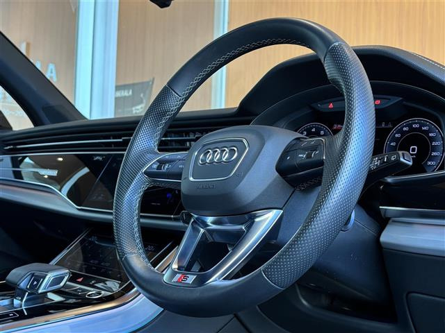 Q755 TFSI クワトロ Sライン 4WD