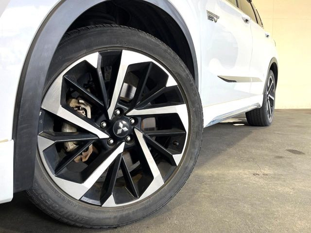 �y����20�C���`�A���~�z�C�[���z�O�ςɃ}�b�`���������A���~�z�C�[���𑕒����Ă���܂��B�e��ЊO�A���~�z�C�[����A�X�^�b�h���X�^�C�����戵�����Ă���܂��B���񂲑��k����������