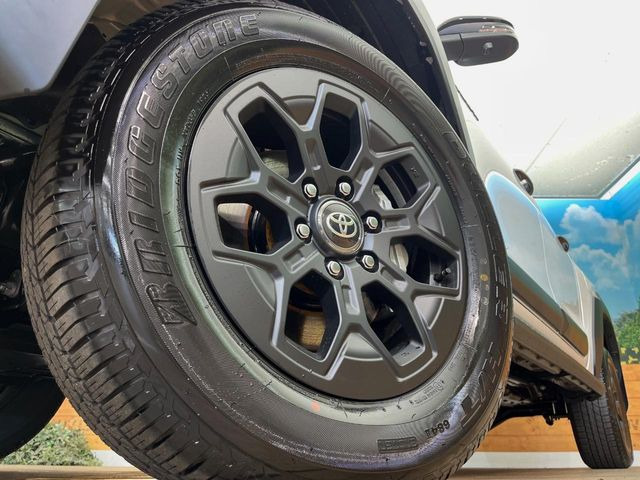 �y����18�C���`�A���~�z�C�[���z�O�ςɃ}�b�`���������A���~�z�C�[���𑕒����Ă���܂��B�e��ЊO�A���~�z�C�[����A�X�^�b�h���X�^�C�����戵�����Ă���܂��B���񂲑��k����������