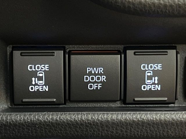 【両側パワースライドドア】スマートキーや運転席のスイッチで後席両側スライドドアの開閉が可能♪電動だから力を入れてドアを開ける必要が無く、小さなお子様でも簡単に開け閉めでき快適です♪