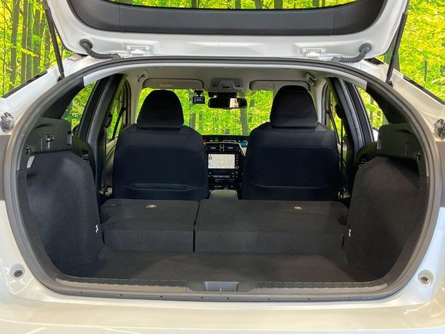 普段のお買い物や通勤、送迎等に十分な荷室スペースを確保しております。セカンドシートを倒すと、大きな荷物の積載も可能です♪