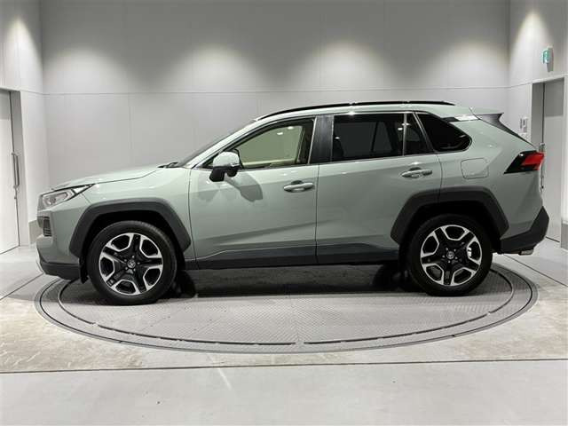 RAV42.0 アドベンチャー 4WD