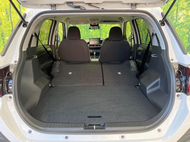 普段のお買い物や通勤、送迎等に十分な荷室スペースを確保しております。セカンドシートを倒すと、大きな荷物の積載も可能です♪