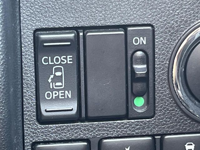 【パワースライドドア】スマートキーや運転席のスイッチでスライドドアの開閉が可能♪電動だから力を入れてドアを開ける必要が無く、小さいお子様でも、重い荷物を持っている時もラクに開け閉めできます♪