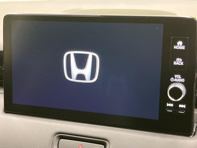 【大画面ナビ】人気の大型9インチナビを装備。存在感のある大画面はインパクト大!ナビ利用時のマップ表示は見やすく、テレビやDVDは臨場感がアップ!いつものドライブがグッと楽しくなります♪