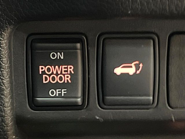 【パワーバックドア】スマートキーや運転席のボタンを押すだけでリアゲートが自動で開閉します!荷物を持っている時や、高い位置にあるバックドアを閉める際に便利な機能です♪