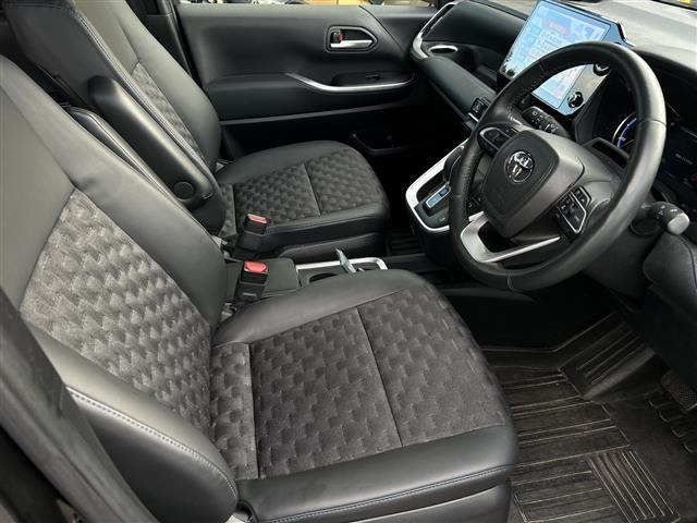 ヴォクシー1.8 ハイブリッド S-Z E-Four 4WD