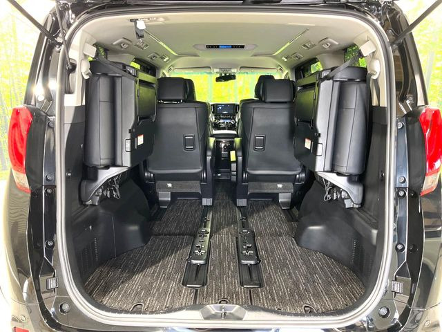 普段のお買い物や通勤、送迎等に十分な荷室スペースを確保しております。セカンドシートを倒すと、大きな荷物の積載も可能です♪