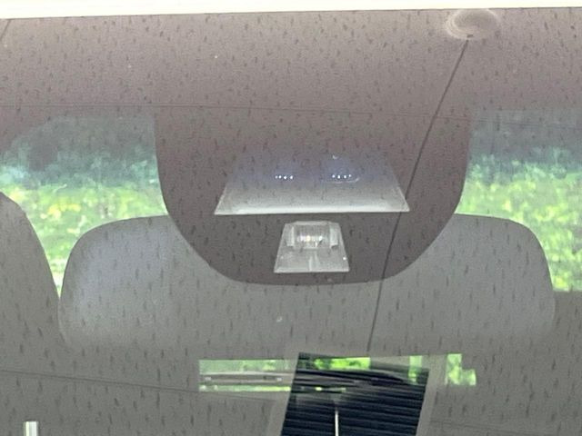 【シティブレーキアクティブシステム】低速走行中に前方の車両等を認識し、衝突しそうな時は警報とブレーキで衝突回避と被害軽減をアシスト。より安全にドライブをお楽しみいただけます。