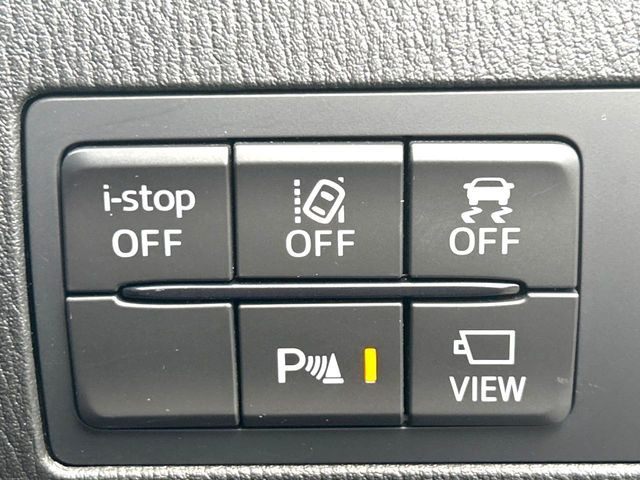 【レーンキープアシストシステム】高速道路走行時、車線からはみ出しそうな時にステアリングを制御し車線内を走行する様にアシスト。より安全な運転をサポートしてくれます!