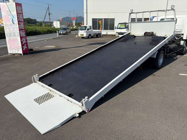 国道50号を小山方面に進みますと左手に店舗がございます!