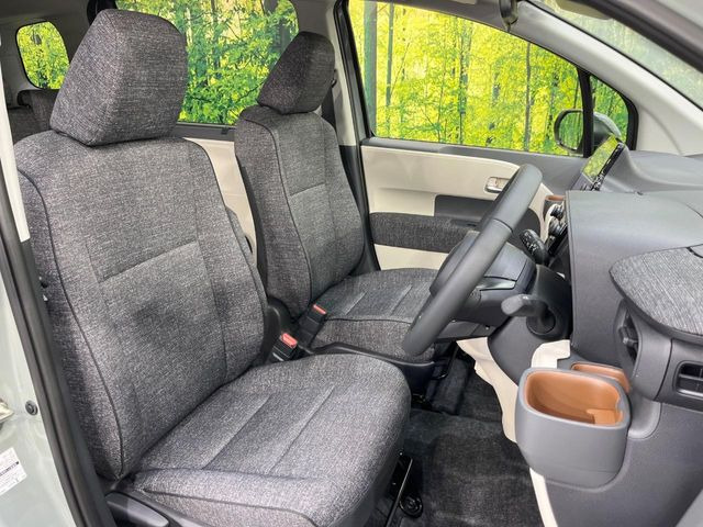 運転席シート廻りは使用感も少なく、良好な状態となっています。丁寧に使われていたことがよくわかりますね。