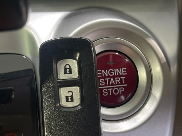 �yHonda�X�}�[�g�L�[�z�J�o����|�P�b�g�ɓ��ꂽ�܂܂ł��h�A�̎{���E�������\�ȃX�}�[�g�L�[�𑕔��B�G���W���̃I���E�I�t�����J�M�����o���K�v����������Ƃ��Ă��֗��ł���