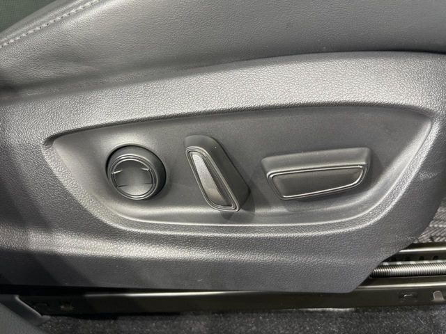 【パワーシート】スイッチ一つで簡単にシートの微調整が可能!電動だから力もいりません!快適なシートポジションにセットして、快適なドライブをお楽しみください。