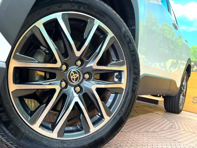 �y�O���[�h��p����18�C���`�A���~�z�C�[���z�f�U�C�����̍��������A���~�z�C�[���𑕒����Ă���܂��B�e��ЊO�A���~�z�C�[����A�X�^�b�h���X�^�C�����戵�����Ă���܂��B���񂲑��k����������