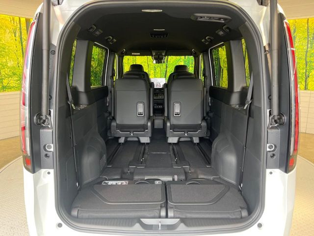 ドライバーによって運転しやすいポジションは異なり、あの車はどうなのか不安なこともありますよね。気になるお車は店頭で乗り込んでご確認いただけます♪
