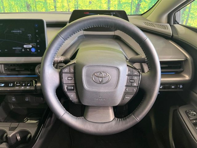 インテリアに合わせたデザインのステアリングは、運転される方のことも考え、運転しやすい形状、大きさです。是非一度、実際に触ってお確かめください。