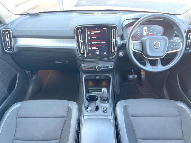 XC40T4 モメンタム