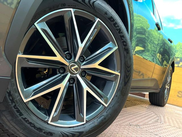 �y����18�C���`�A���~�z�C�[���z�O�ςɃ}�b�`���������A���~�z�C�[���𑕒����Ă���܂��B�e��ЊO�A���~�z�C�[����A�X�^�b�h���X�^�C�����戵�����Ă���܂��B���񂲑��k����������