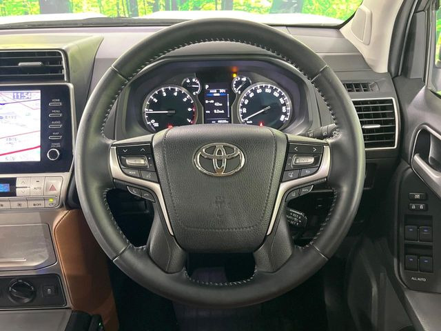 【レーダークルーズコントロール】高速道路での長距離走行が楽に!!自動で速度を保つクルーズコントロールが、衝突軽減システムと連携し、前方の車両を感知して車間を保つように速度調節してくれます!!
