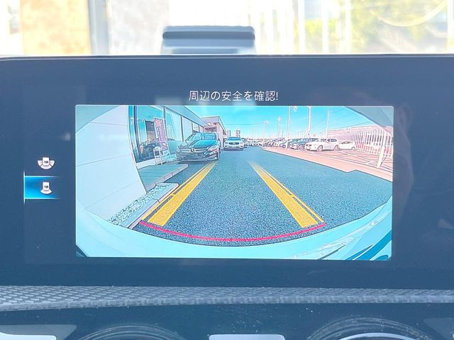 ●バックカメラ:便利な【バックカメラ】で安全確認もできます。駐車が苦手な方にもオススメな便利機能です。