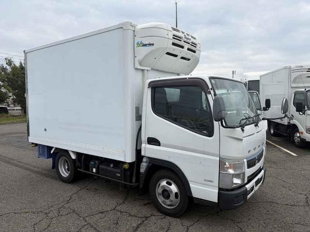 キャンター冷蔵冷凍車