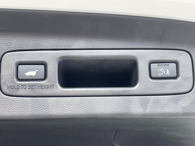 【パワーバックドア】スマートキーや運転席のボタンを押すだけでリアゲートが自動で開閉します!荷物を持っている時や、高い位置にあるバックドアを閉める際に便利な機能です♪