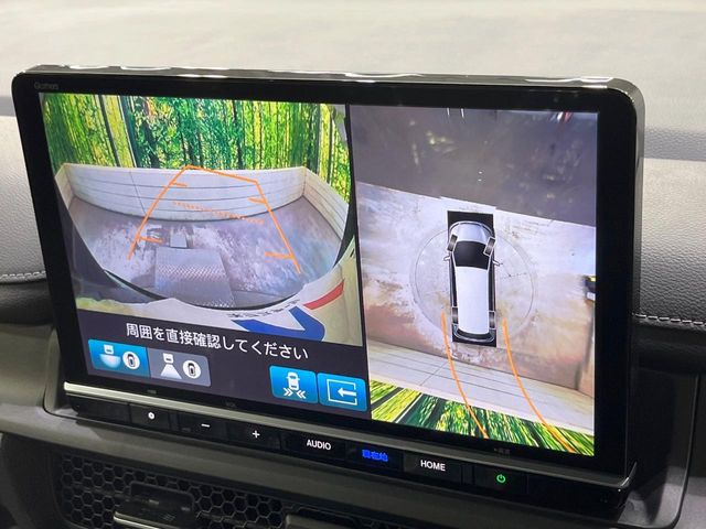 【マルチビューカメラシステム】専用のカメラにより、上から見下ろしたような視点で360度クルマの周囲を確認することができます☆死角部分も確認しやすく、狭い場所での切り返しや駐車もスムーズに行えます。