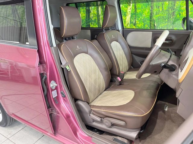 運転席シート廻りは使用感も少なく、良好な状態となっています。丁寧に使われていたことがよくわかりますね。