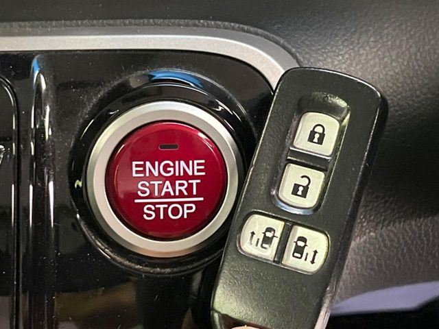 �yHonda�X�}�[�g�L�[�z�J�o����|�P�b�g�ɓ��ꂽ�܂܂ł��h�A�̎{���E�������\�ȃX�}�[�g�L�[�𑕔��B�G���W���̃I���E�I�t�����J�M�����o���K�v����������Ƃ��Ă��֗��ł���
