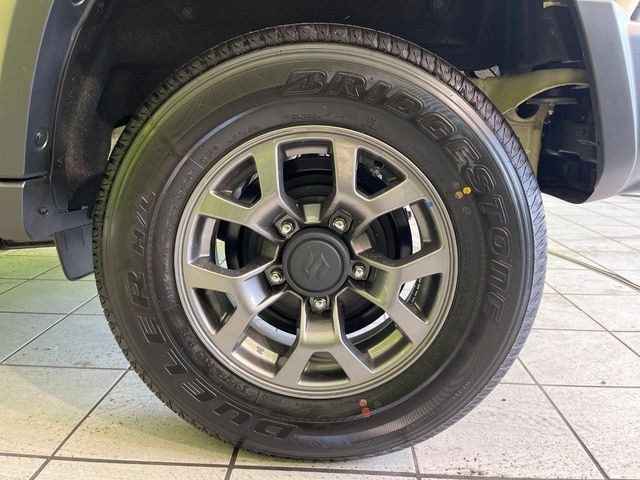 �y����15�C���`�A���~�z�C�[���z�O�ςɃ}�b�`���������A���~�z�C�[���𑕒����Ă���܂��B�e��ЊO�A���~�z�C�[����A�X�^�b�h���X�^�C�����戵�����Ă���܂��B���񂲑��k����������