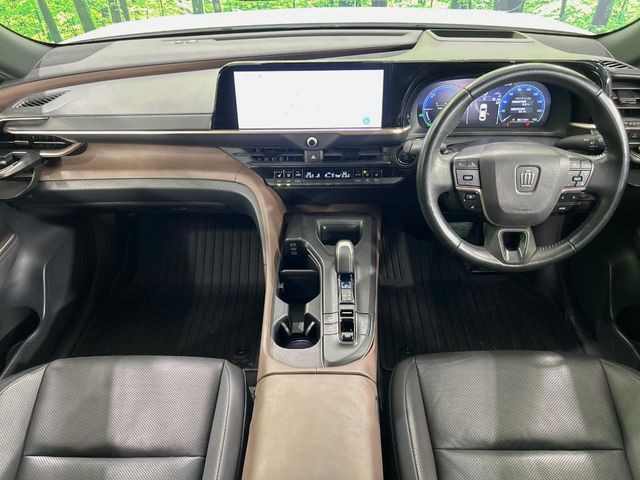 クラウンクロスオーバー2.5 G アドバンスト レザー パッケージ E-Four 4WD