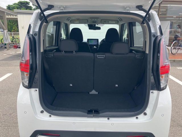 普段のお買い物や通勤、送迎等に十分な荷室スペースを確保しております。セカンドシートを倒すと、大きな荷物の積載も可能です♪