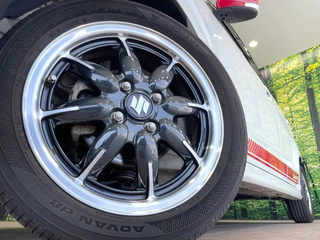 �y����15�C���`�A���~�z�C�[���z�O�ςɃ}�b�`���������A���~�z�C�[���𑕒����Ă���܂��B�e��ЊO�A���~�z�C�[����A�X�^�b�h���X�^�C�����戵�����Ă���܂��B���񂲑��k����������