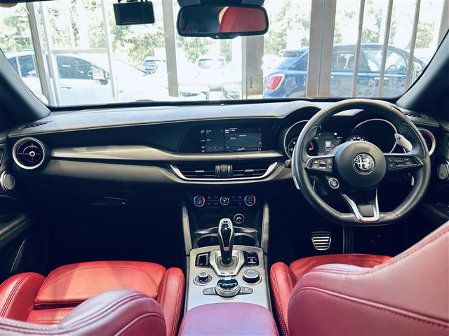 ステルヴィオ2.2 ターボ ディーゼル Q4 ヴェローチェ 4WD