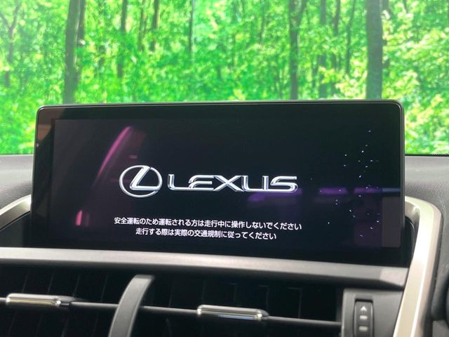 【10.3インチワイドナビ】高級感とインパクトのある大型ワイドナビを装備。各種オーディオ操作はもちろん、横長ワイド画面でのマップ2分割表示など、利便性も高いナビです♪