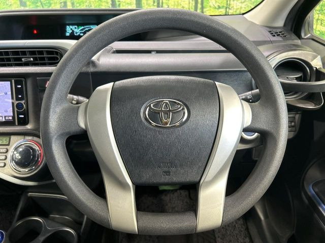 インテリアに合わせたデザインのステアリングは、運転される方のことも考え、運転しやすい形状、大きさです。是非一度、実際に触ってお確かめください。
