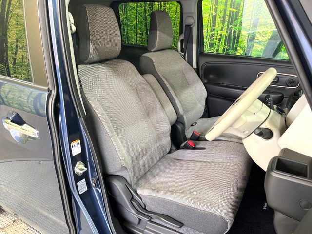 運転席シート廻りは使用感も少なく、良好な状態となっています。丁寧に使われていたことがよくわかりますね。