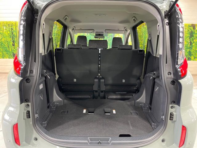 普段のお買い物や通勤、送迎等に十分な荷室スペースを確保しております。セカンドシートを倒すと、大きな荷物の積載も可能です♪