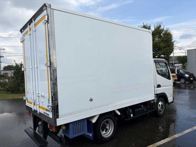 キャンター冷蔵冷凍車