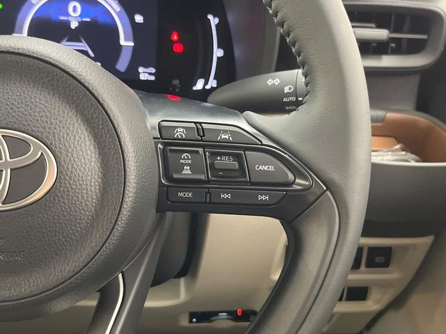 【レーダークルーズコントロール】高速道路での長距離走行が楽に!!自動で速度を保つクルーズコントロールが、衝突軽減システムと連携し、前方の車両を感知して車間を保つように速度調節してくれます!!