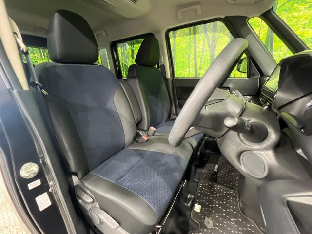 運転席シート廻りは使用感も少なく、良好な状態となっています。丁寧に使われていたことがよくわかりますね。