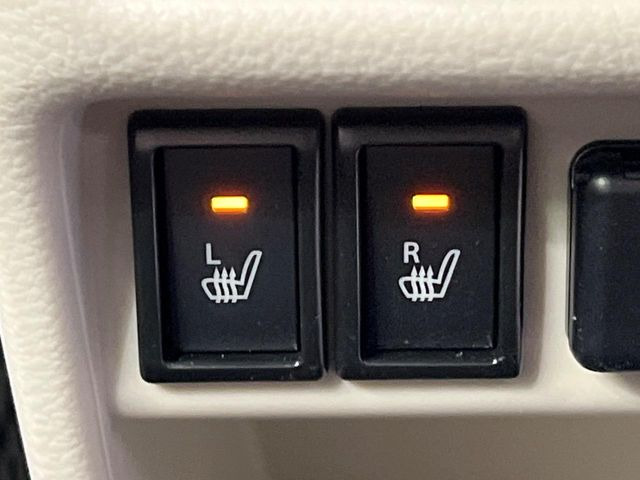 【シートヒーター】寒い日に重宝するシートヒーター!エアコンより早く温まってくれるので寒がりの人も安心ですね♪エアコンの温風は乾燥するから苦手、という方にもをおすすめです。