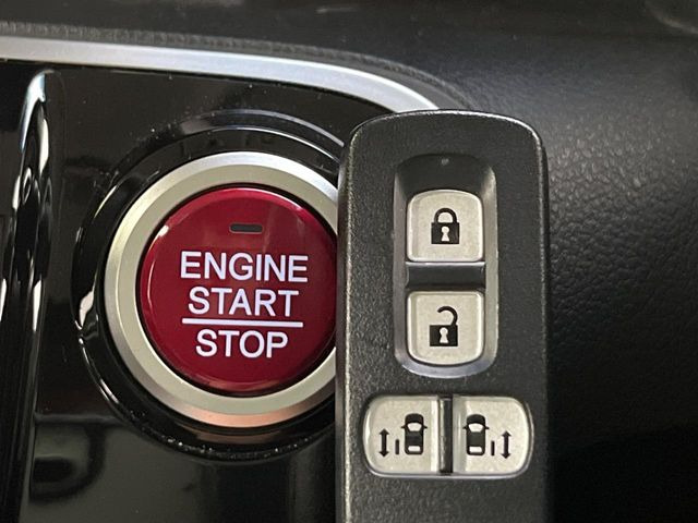 �yHonda�X�}�[�g�L�[�z�J�o����|�P�b�g�ɓ��ꂽ�܂܂ł��h�A�̎{���E�������\�ȃX�}�[�g�L�[�𑕔��B�G���W���̃I���E�I�t�����J�M�����o���K�v����������Ƃ��Ă��֗��ł���