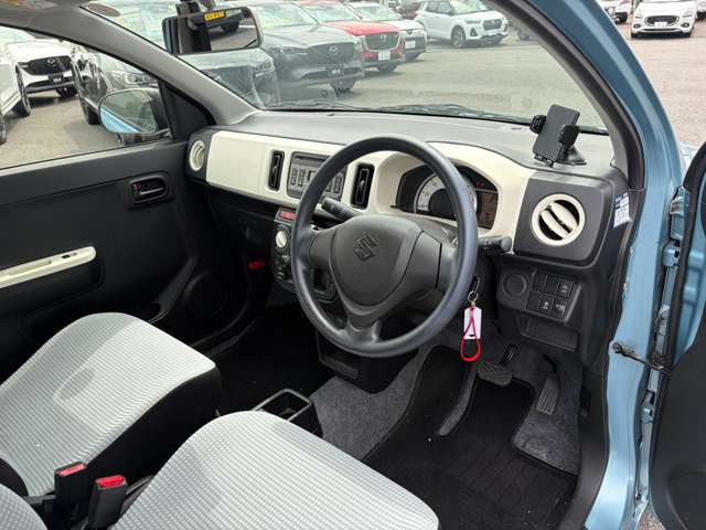 内装も広く運転しやすいです!